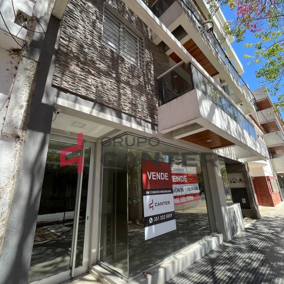 Hermoso Local gran vidriera con escritura